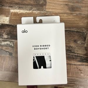 Alo yoga Icon ribbed boy short
